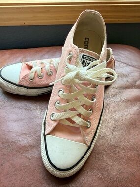 Converse Low Top Sneakers - Light Pink & White Sz 7
